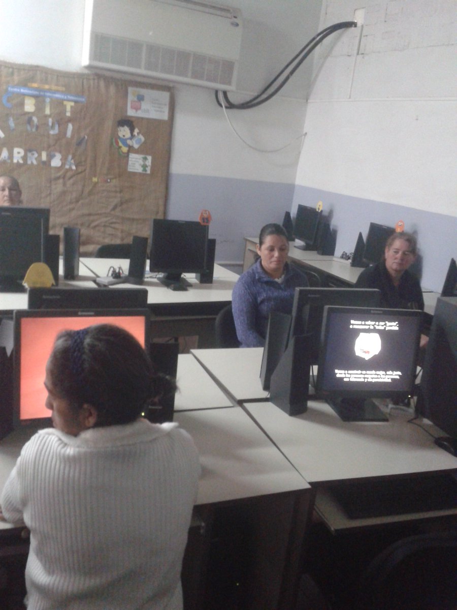 Karinavalerab's tweet photo. Socialización de valores con el colectivo de representantes de la U. E. B Coronel Pedro Miguel Chipia. https://t.co/3NAD1fJ8xu