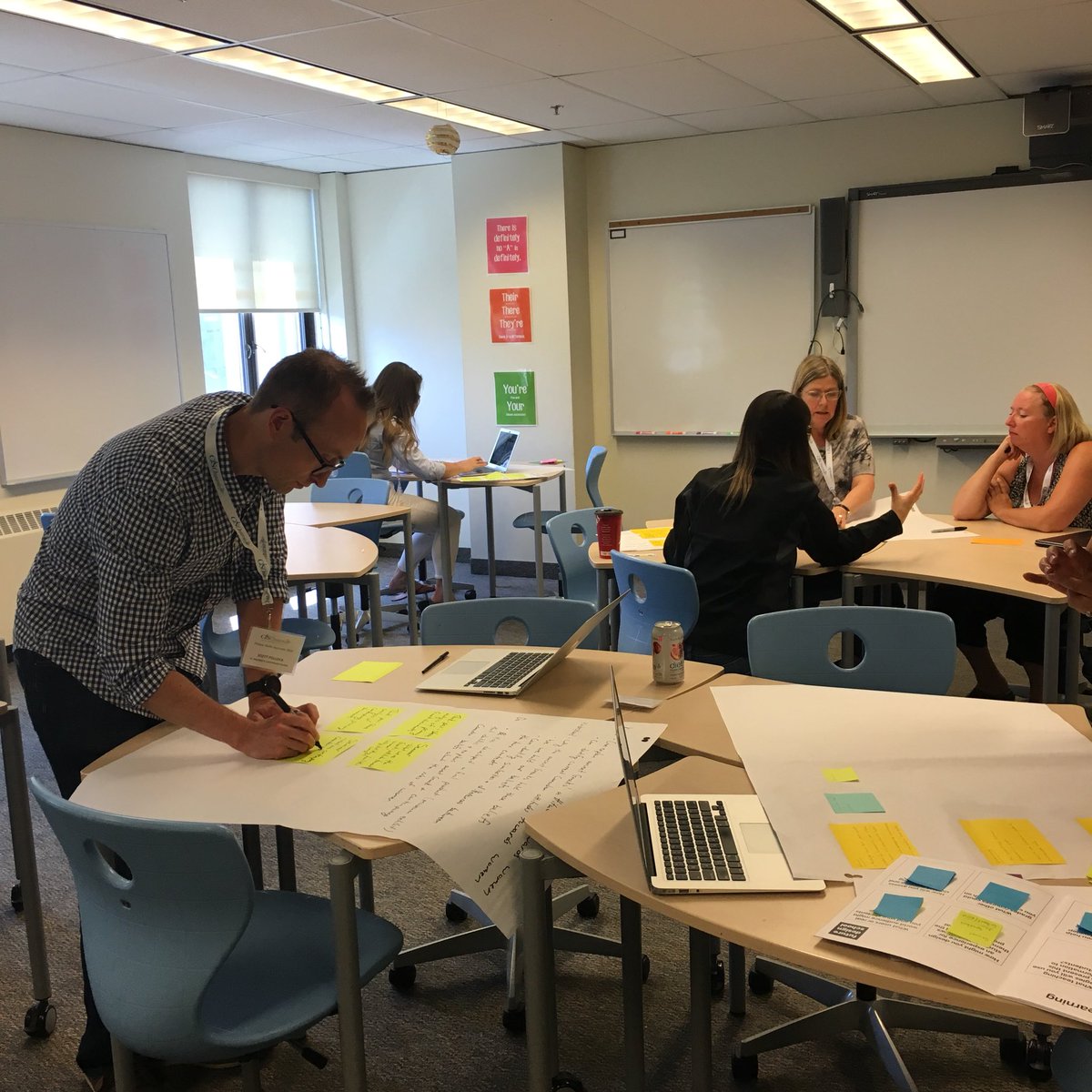 fdesignschool's tweet image. Collaborating and process mapping a unit plan to create an incredible project-based learning experience for students. These educators are in the zone 💪⚡️#FDSInnovates #pbl #cisopd