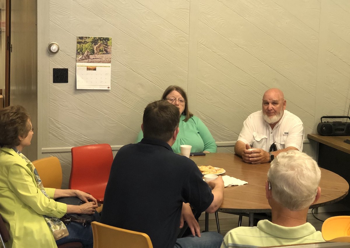 MichiganDems's tweet image. #MIChairSummerTour Day 3, Stop 1: Our friends the #ManisteeDems keep up the fight 365 days a year but they’re ready to get to work NOW to elect progressive candidates throughout the area &amp;amp; Democrats across MI! #1Michigan #ONECampaign @BrandonDillon75 @hannahking_22 @PaulKanan