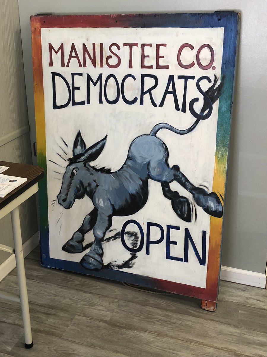 MichiganDems's tweet image. #MIChairSummerTour Day 3, Stop 1: Our friends the #ManisteeDems keep up the fight 365 days a year but they’re ready to get to work NOW to elect progressive candidates throughout the area &amp;amp; Democrats across MI! #1Michigan #ONECampaign @BrandonDillon75 @hannahking_22 @PaulKanan