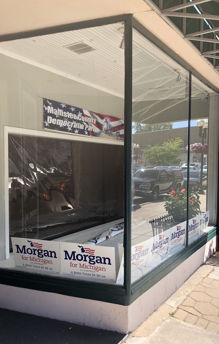 MichiganDems's tweet image. #MIChairSummerTour Day 3, Stop 1: Our friends the #ManisteeDems keep up the fight 365 days a year but they’re ready to get to work NOW to elect progressive candidates throughout the area &amp;amp; Democrats across MI! #1Michigan #ONECampaign @BrandonDillon75 @hannahking_22 @PaulKanan