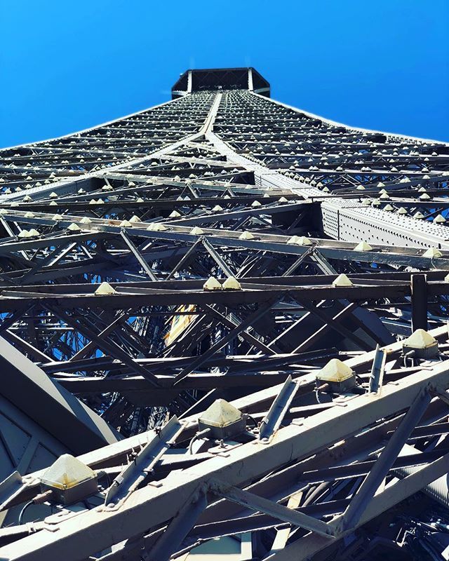 SonalHolland's tweet photo. Thank you but I think I’ll take the top floor!
#franceagain #parisagain #eiffeltower #withmybaby #childagain @eiffelparis https://t.co/WSXX8h0dnc https://t.co/UGP6rjfvhO