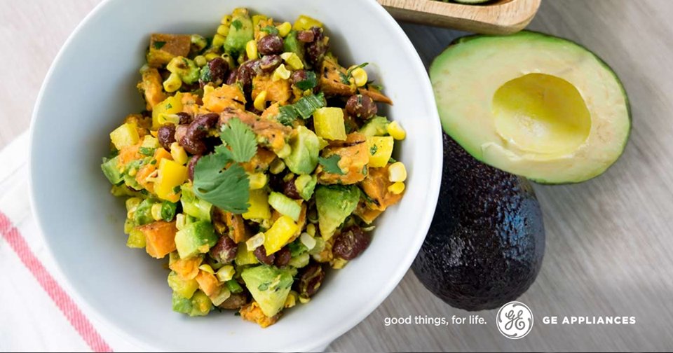 harbisonappl's tweet photo. Who said healthy had to be boring? Get the recipe for this delicious grilled sweet potato &amp; avocado salad: https://t.co/u6FevzqGxP https://t.co/vrYzLen4wD