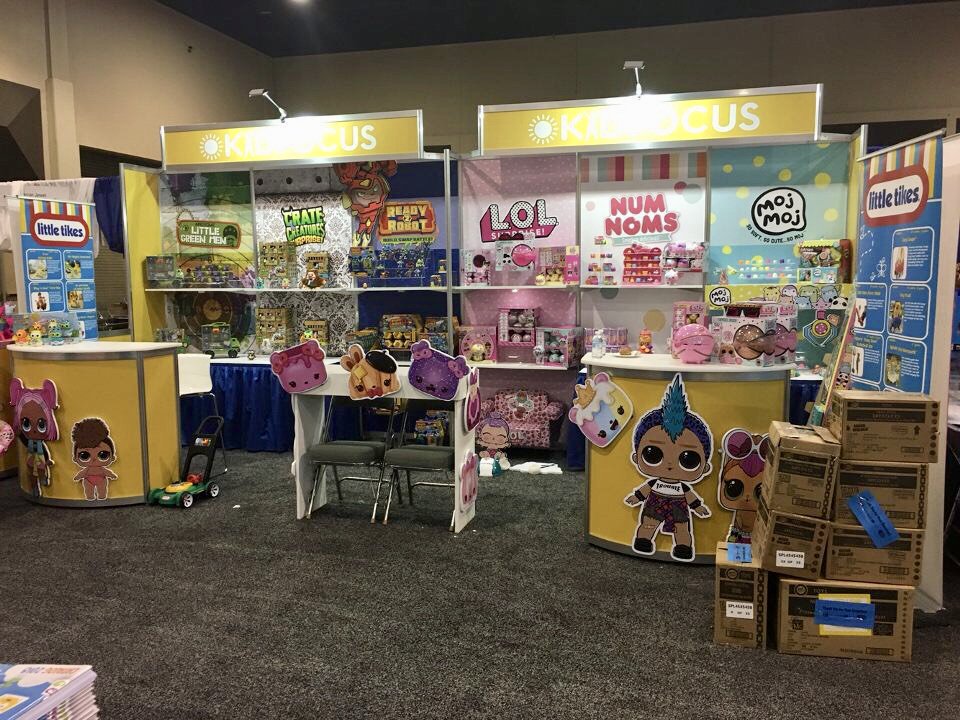 SourceOneEvents's tweet photo. You know what might be one of THE best types of conventions?? 
A toy convention, obviously!  @LEtoysInc #LEconvention2018 🏓🎲🎮 https://t.co/xOyfreiBFc