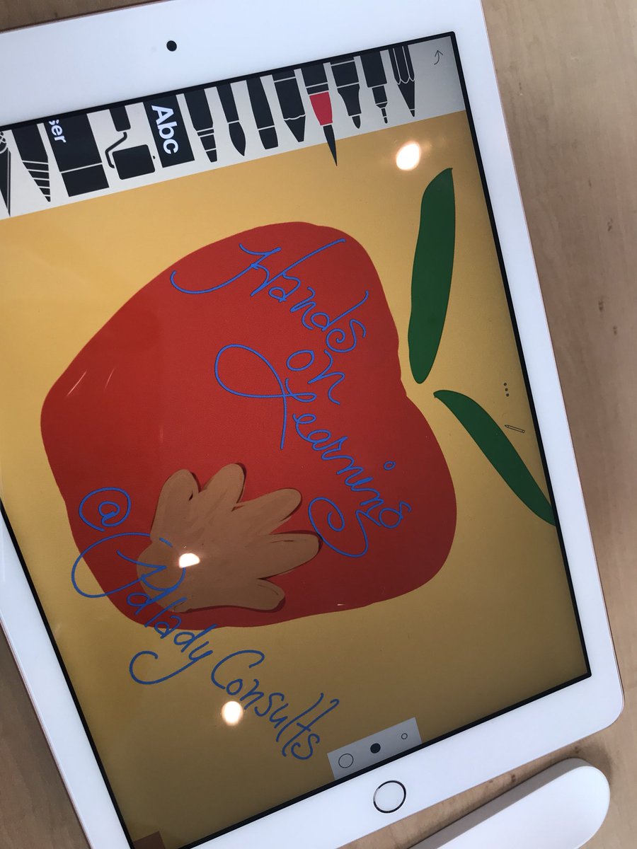 PDLadyConsults's tweet photo. 🖌🖐🏽Hands on learning🖐🏽🖌Creativity is in all of us! #EveryoneCanCreate @appleedu @iste #isteconnects #iste2018 #Pdlady #lifelonglearner https://t.co/crjc8THQBF