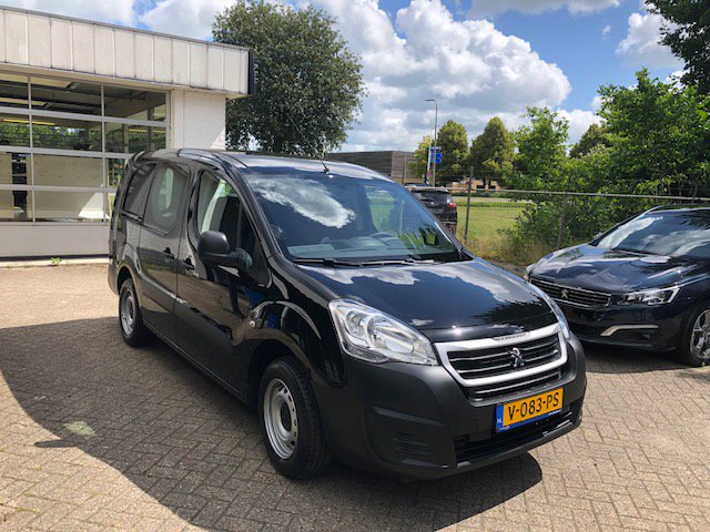 APGOmmen's tweet photo. Onlangs mochten wij deze fraaie verlengde #Peugeot Partner afleveren aan @bravovouwwagens in #Ommen. Namens het hele team veel goede kilometers gewenst! https://t.co/tsCg4SlAPH