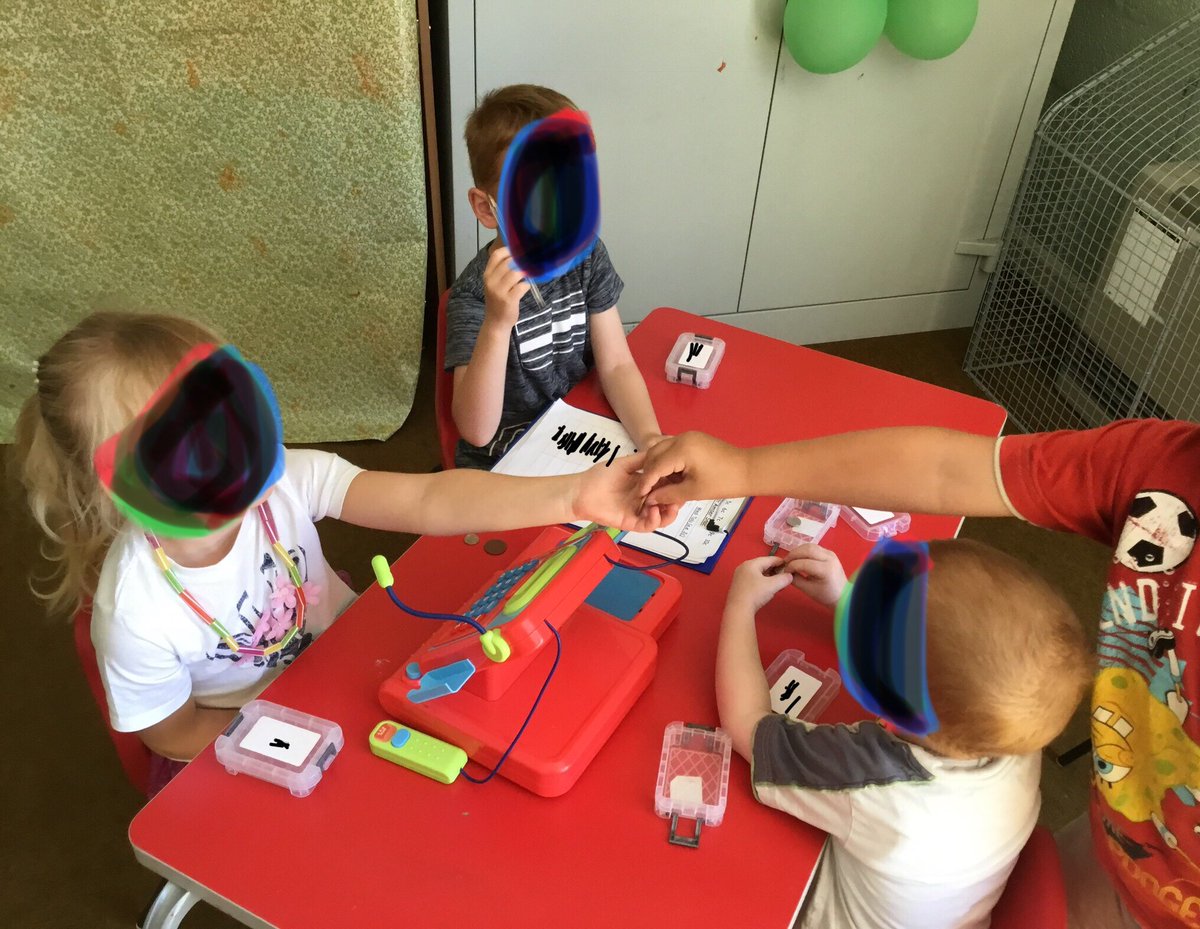 Chwarae rôl #geginfwd #golchiatrwsio #prynnusnac 
Role play #mudkitchen #washingandfixing #buyingsnack <a href="/PowysFp/">Powys FL team</a> <a href="/MudiadMeithrin/">MudiadMeithrin</a>