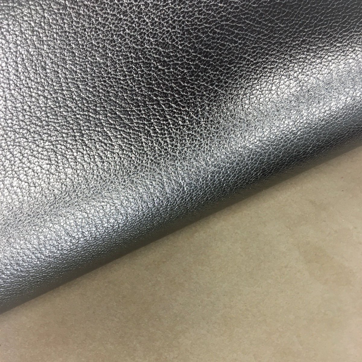 moon_monaco's tweet photo. The Moon Monaco iconic leather is a dark shade of silver, discrete but always present in the inside of all accessories 
Tanned in the south of France in a workshop founded in 1903, this “liégée-main” goat leather presents a beautiful grain with a comfortable touch
#MoonMonaco https://t.co/dzUekr74eQ