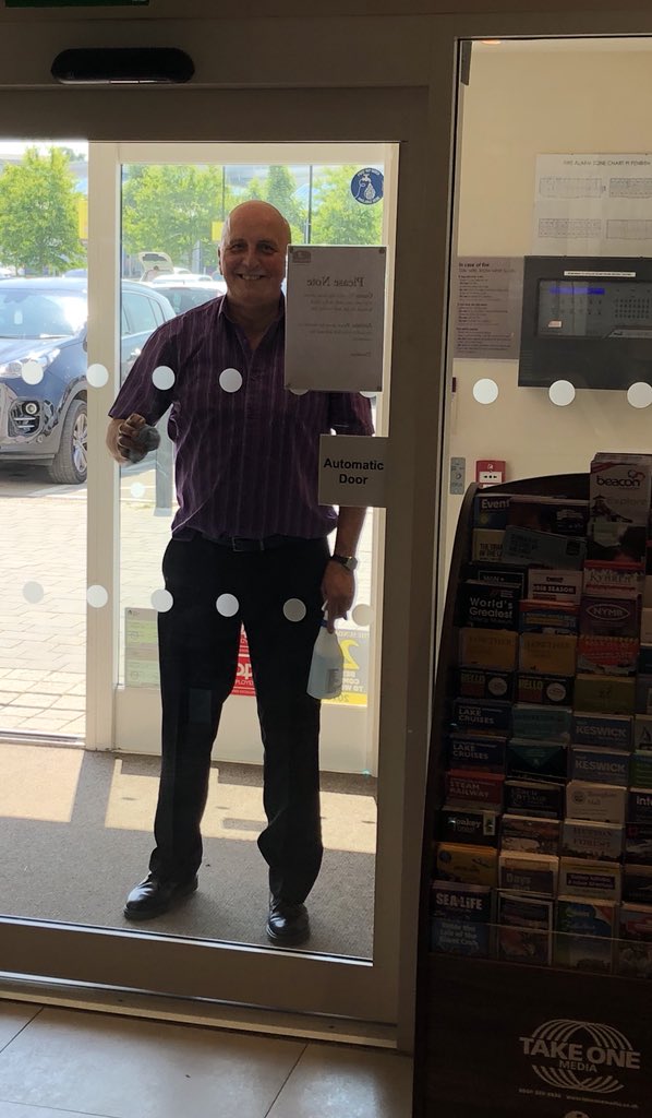 Wonderful team member Mark making sure everything sparkles in the sunshine, 🤩 thanks Mark!! #shinnyandclean #sunshine #cleaningwindows <a href="/Minafattahi/">Mina Fattahi</a>
