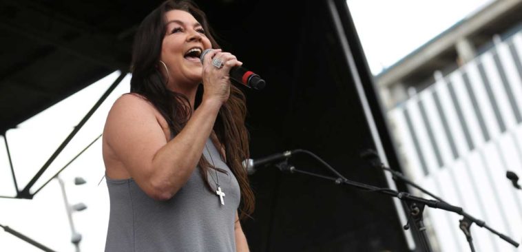 A VERY happy birthday goes out to our favorite redneck woman, Gretchen Wilson!  : Natasha Moustache 