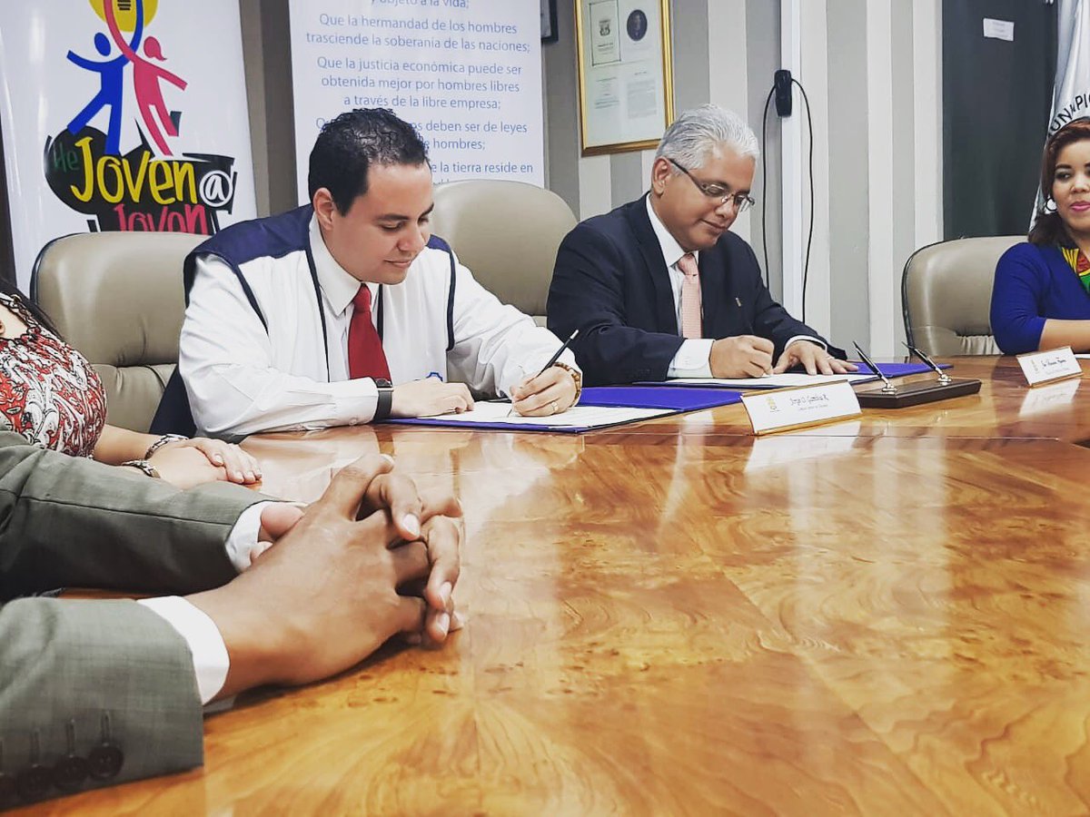 ottogamboa's tweet photo. Hoy se hizo historia en la @jcipanama 🇵🇦.Tuvimos el honor de firmar acuerdo con el @panamamunicipio para la sede oficial de la JCI Panamá en la #CasadelaJuventud.Gracias a el alcalde @BlandonJose y todo su equipo de trabajo por hacer esto una realidad. #jci #ChangesBeginwithMe https://t.co/W3ogSKAlLw