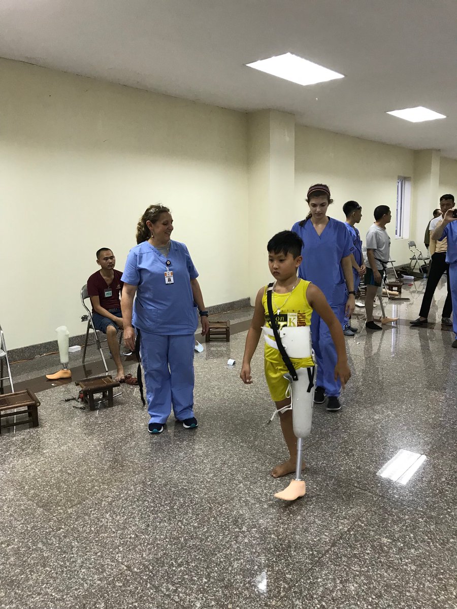 mercerpastprez's tweet image. The 10,000th patient to receive a new leg in Mercer’s Vietnam prosthetics program!