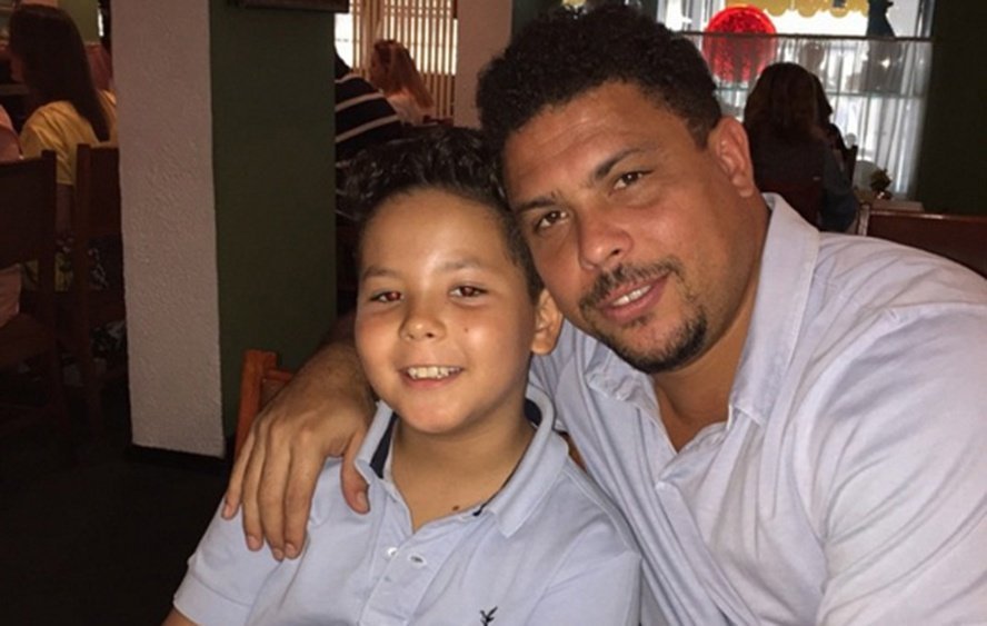 fezani's tweet image. - pai tenho fome
- eu tambem filho