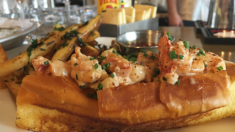 One year later &amp; this #LittleHavana oyster bar is better than ever! 🙌 <a href="/EllasOysterBar/">Ella</a> 🙌 - bit.ly/2tv95X1