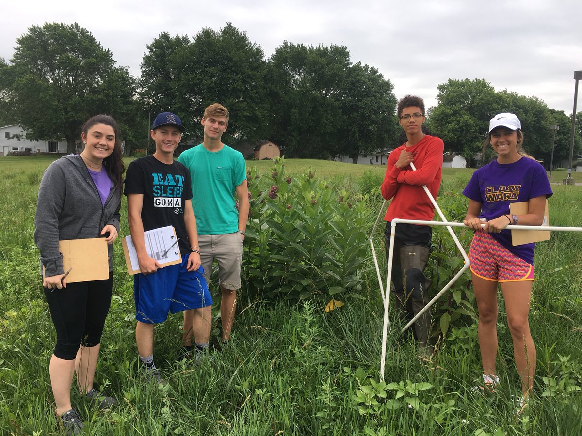 manchesterbio's tweet photo. Great day for some APES summer research in the prairie. #apes2019 https://t.co/RXIvohcUFk