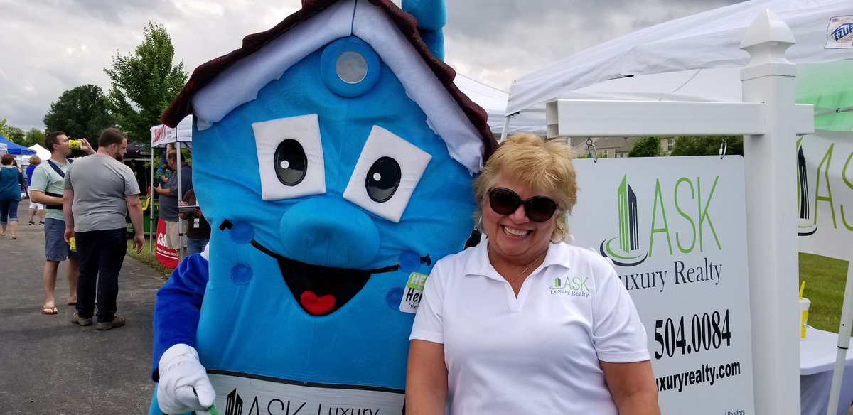 ASKLuxuryRealty's tweet photo. Such a great @PowellFestival! We're sad it's over! See you next year, #powelloh. https://t.co/yMfWdf59cK