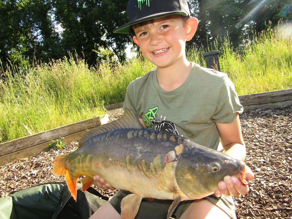 AbilityTackle's tweet photo. CATCH REPORT 
Junior member Jayden Hurst
Fishing in Romsey for the night and had my first fish, another double again so consistant in the double mark. Caught on size 6 ability curve hooks using ability terminal bits with the rig.
#abilitytackle #abilityjuniors #abilitycurve https://t.co/LW68t82ZAB