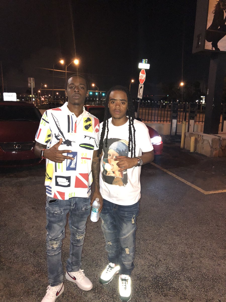KELS_ENT10's tweet photo. S/O to @TheRealBushyB_ ...that boy shit be rocking 🤟🏾💯 #SupportingTheCrib #YoloSundays #MiamiShit #WWE #KelsEnt #LiveHouse https://t.co/tz3nYkJ3lh