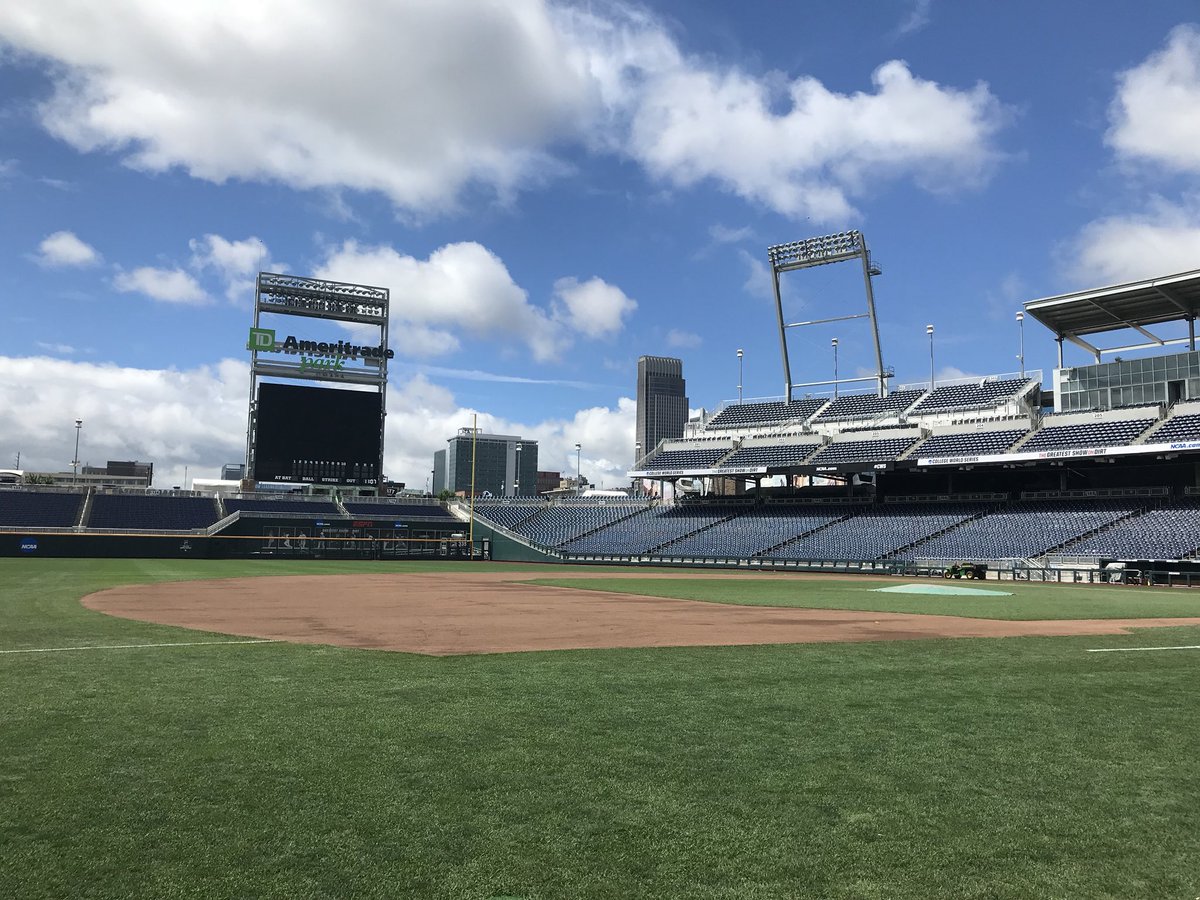 cws_groundscrew's tweet photo. Tarp is off! Sun is out!! It’s going to be a great day for baseball!! ⚾️😎🏆 #CWS https://t.co/J74dYebNuX