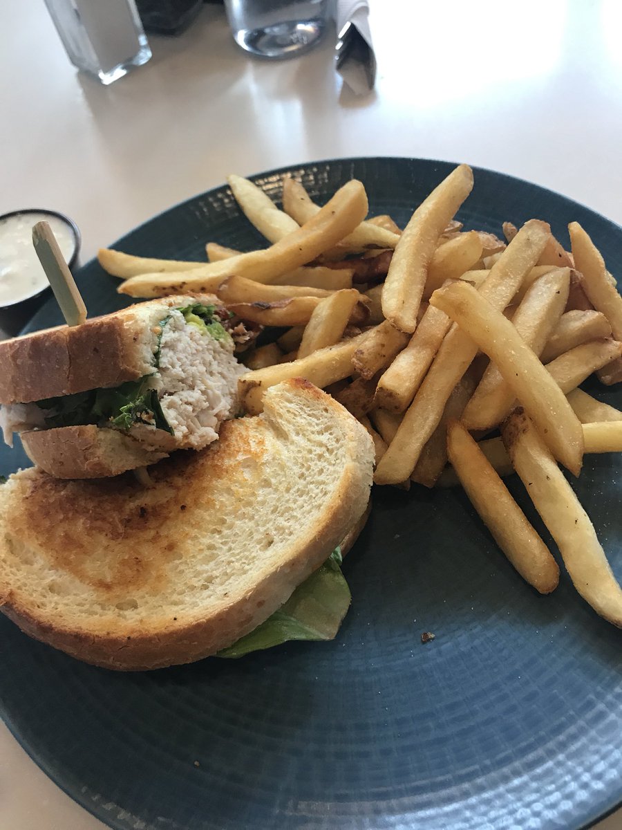 HamiltonPolyLab's tweet image. Challenge completed!!! Someone even stopped me for directions cause they thought I lived here💁🏻AND I even have enough time to enjoy this plate of fries while putting the finishing touches on my defense! #KPTakeover #polymersgoingHAM