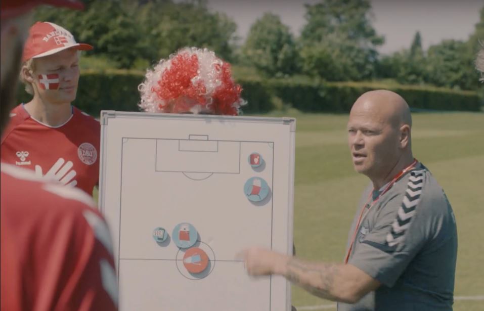 Qualifiés en 1/8 de finale après une prestation solide contre l'<a href="/equipedefrance/">Equipe de France ⭐⭐</a> , les Danois, grâce à @TrygFonden, sont déjà champions du monde RCP (Réanimation Cardio-Respiratoire). Plus d'infos sur le blog <a href="/footeo_officiel/">footeo</a> : footeo.com/blog/2018/06/2… #FRADAN #DENFRA