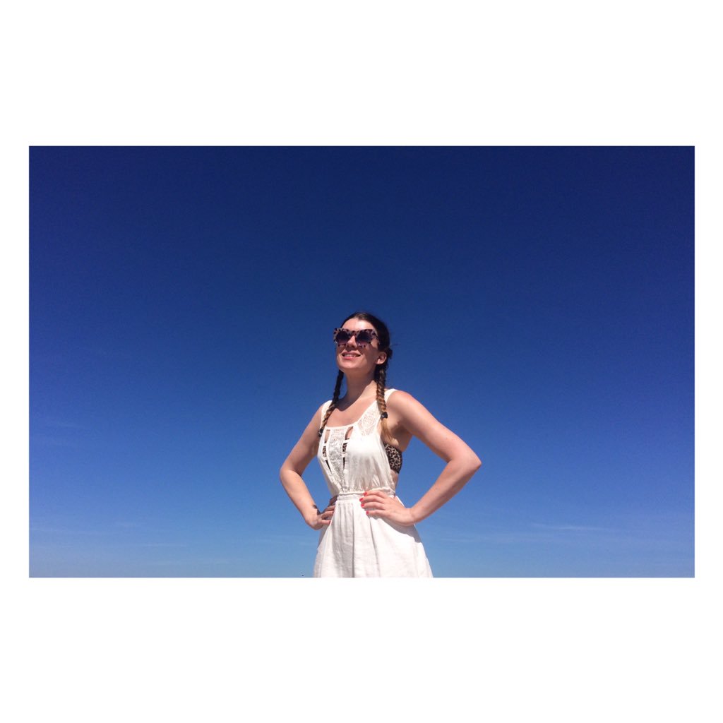 _nikkikitchen_'s tweet photo. Auditioning for the Sound of Music, the #Manchester remix. #thehillsarelive #summer #strongpose #sunsoutgunsout #nofilterneeded #lookatthatsky https://t.co/Cc1UomHcXH