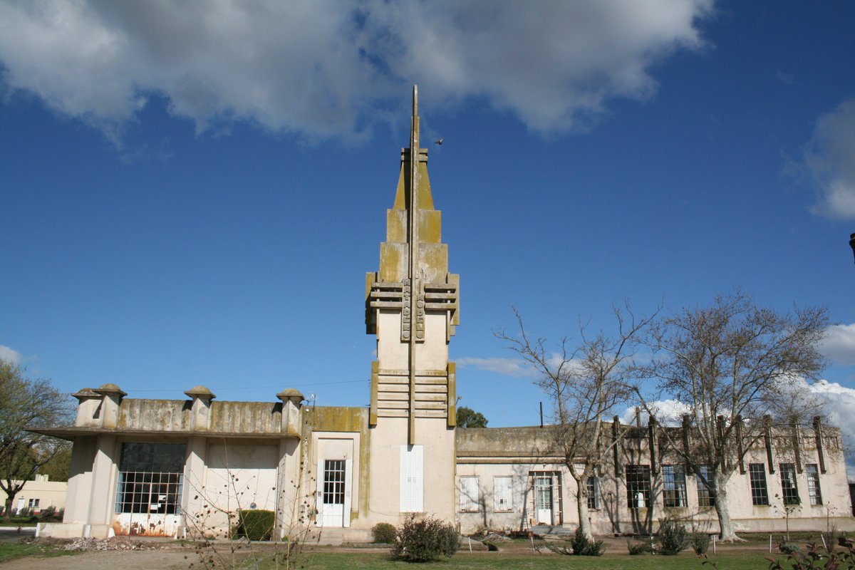 ¿Sabes quien fué Francisco Salamone? En Pringles podés recorrer tres de sus obras. Vení conoce Pringles! #artdecó #salamone #pringles