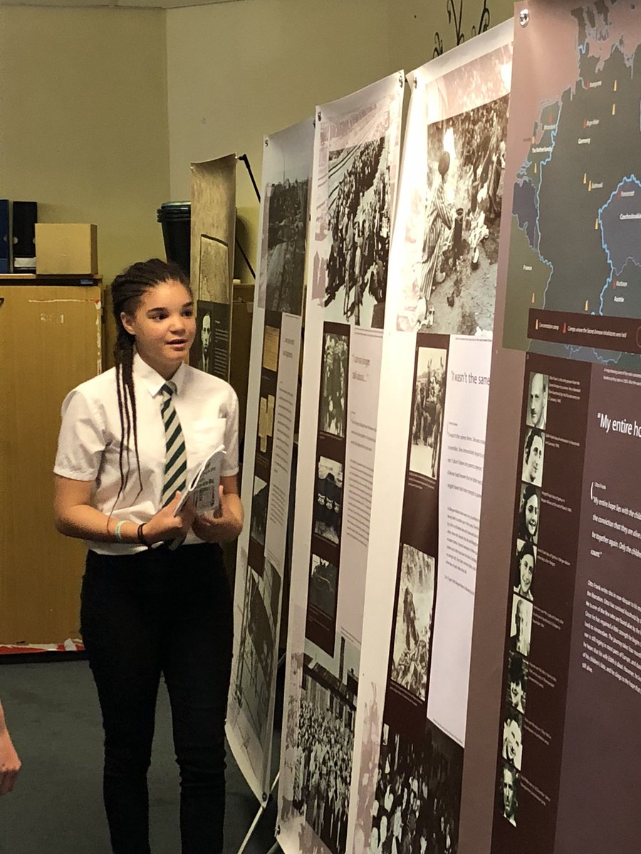 DinningtonHigh's tweet image. Day two with our Y8 @AnneFrankTrust guides and they have been busy leading tours and delivering sessions #amazingoracy #professionalguides