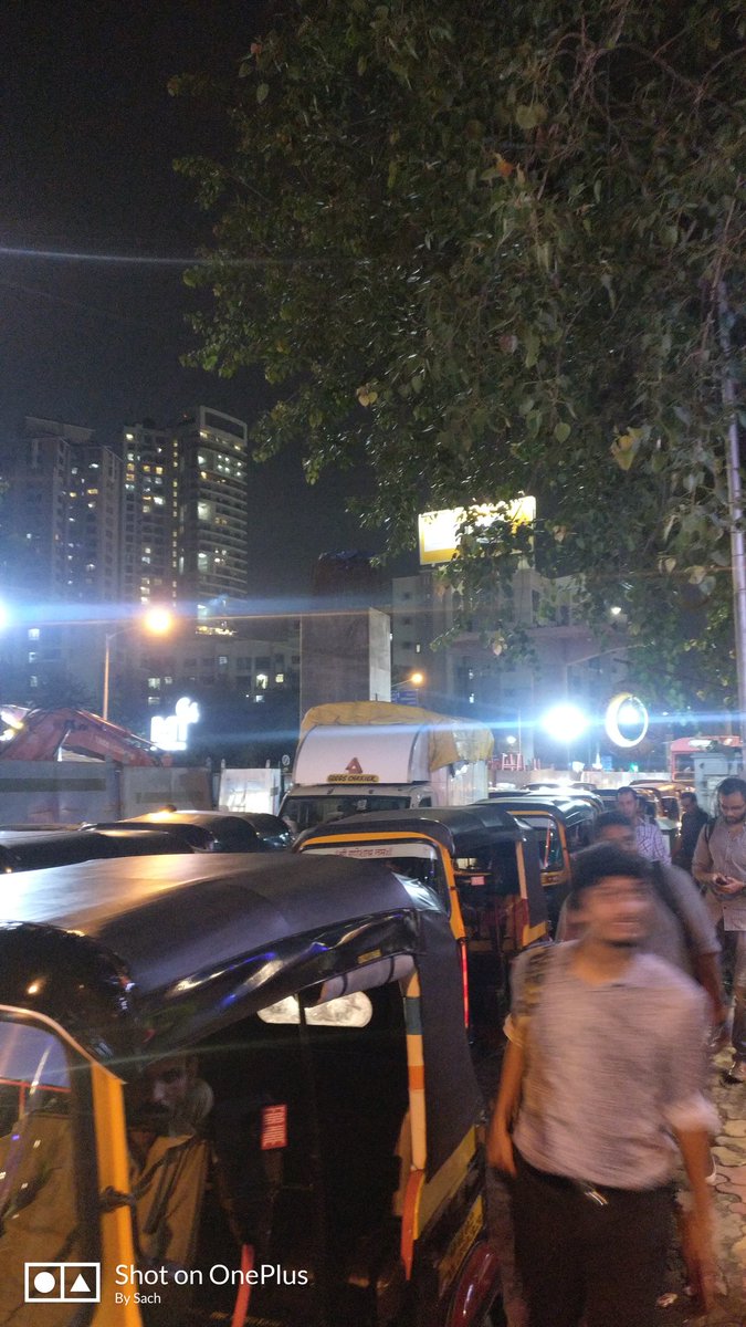 Sachindi's tweet photo. #Bumper to #NotMoving #TrafficJam from #InorbitMall Malad on #LinkRoad moving North towards #Kandivali #PoorRoad #MumbaiRains #MetroWork #DoubleParking #SignalBreaking #NoLaneDiscipline @RoadsOfMumbai @smart_mumbaikar @MumbaiPolice @mumbaitraffic @TrafficBOM @gallinews @RidlrMUM https://t.co/cSB2wP0Gvc