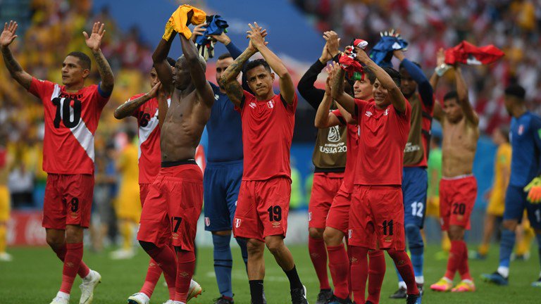 PeriodicoDPilar's tweet image. #Rusia2018 ⚽️. #GrupoC #Partido37 #Fisht 🏟️. Ganó #Perú 🇵🇪 2-0 #Australia 🇦🇺, goles de #Carrillo (18) y #Guerrero (50). POS: #Francia 🇫🇷 7, #Dinamarca 🇩🇰 5, #Perú 🇵🇪 3, #Australia 🇦🇺 1. #FRA (1°) y #DEN (2°) a 8vos. #PER y #AUS Afuera.
