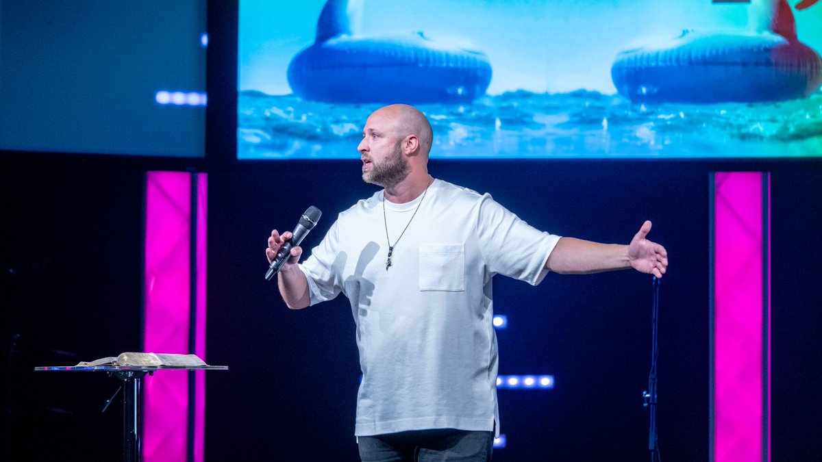 lifepointnow's tweet photo. “If you want to FOLLOW JESUS you have to LOVE PEOPLE.”
–
What a start to our Summer of Love series! If you missed the message from Pastor @ChrisVanB you can catch it online at https://t.co/qRDLefkD7Q, via podcast, or in the Lifepoint App.
–
#SummerOfLove #ItsInTheApp https://t.co/whJcrBjUH0