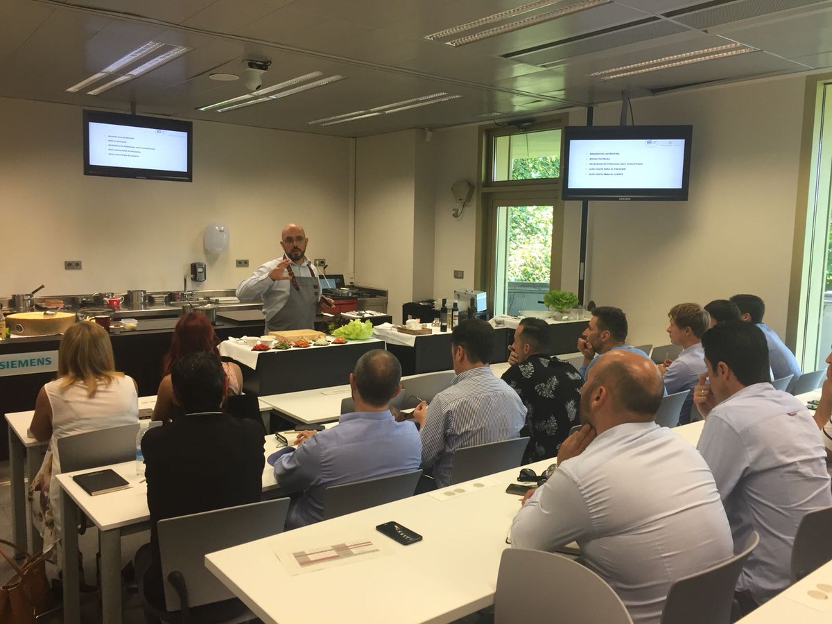 #masterclass <a href="/GonzaloParras/">Gonzalo Parras</a> <a href="/bculinary/">BasqueCulinaryCenter</a> #passionforsevice #MeliaSpain <a href="/EnriqueLezcanoG/">Enrique Lezcano</a> que #gozada!