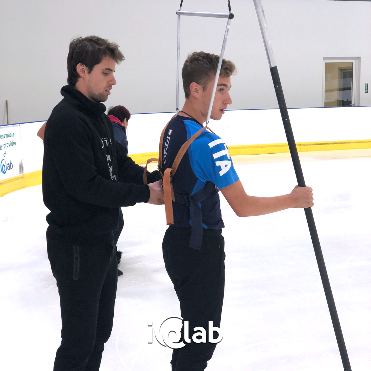 IceLabBergamo's tweet photo. ๐ #RoadToNextSeason
๐ Imbragatura ben stretta e... allenamento speciale per il Gioiellino Azzurro, Matteo #Rizzo.๐ชโธ
E che fatica... vero Coach Luca #Demattรจ?๐
#IceLab #IceLovers #Bergamo #Milano #FigureSkating #Pattinaggio #Ghiaccio #FiammeAzzurre #Sport #Training https://t.co/vHLIUdGXFO