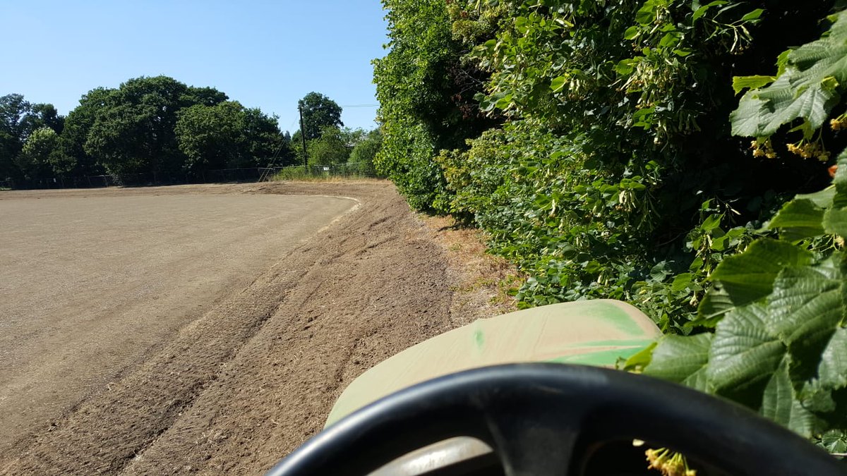 PaceBarry's tweet photo. View from my office today.... getting the perifery and last of #JaabackSwale areas prepped and ready for seed with #SunshineShaun @MJAbbottLtd
#Pharp https://t.co/dXnZ2bPOiw