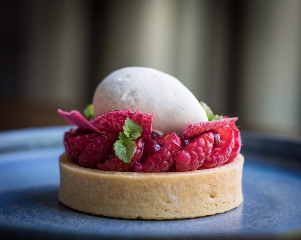 SteveGrovesChef's tweet photo. Lemon tart, Oakchurch farm raspberries and Tahitian vanilla ice cream. Super simple but great ingredients and classic combinations. #classics #lemontart #chefsofinstagram #raspberries #tart #foodphotography #vanilla https://t.co/AHXAmUiAol