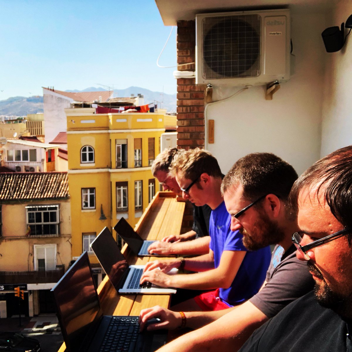 proudcommerce's tweet photo. Nach einer Woche Holiwork mit @wuenschedesign und Adrian von der @internetfabrik geht es schweren Herzens zurück nach Deutschland. 😎🥩🍤🍷🏝 #holiwork #malaga #spanien #gettingshitdone https://t.co/LYojVxghdb