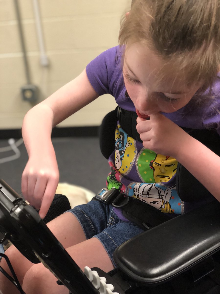 lindseypaden's tweet photo. Can all my #AAC #speechtherapy sessions involve a #servicedog? @bridgewayohio @USSAAC 
#slpeeps #dogs #augcomm https://t.co/ORctR9O5TW