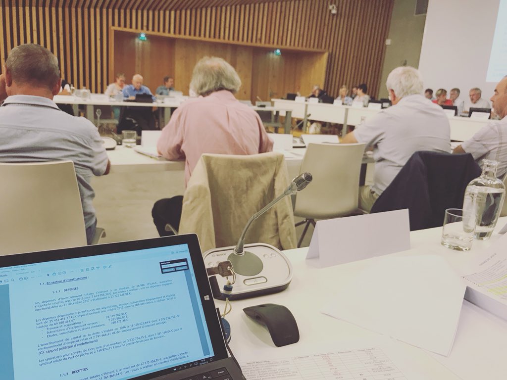 RonanLoas's tweet image. Nous siégeons ce soir en conseil communautaire de @LorientAgglo avec les membres du groupe @LittoralLorient. Nous défendons une position constructive loin des effets de manche afin de faire avancer notre territoire #EPCI #interco