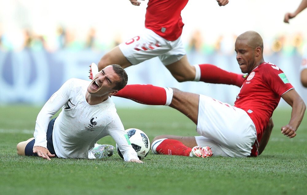 YahooSportFR's tweet photo. Antoine Griezmann : (sur le jeu des bleus) moi j’ai l’habitude de jouer comme ça en club ! #frada https://t.co/Aw5nnOJHIc