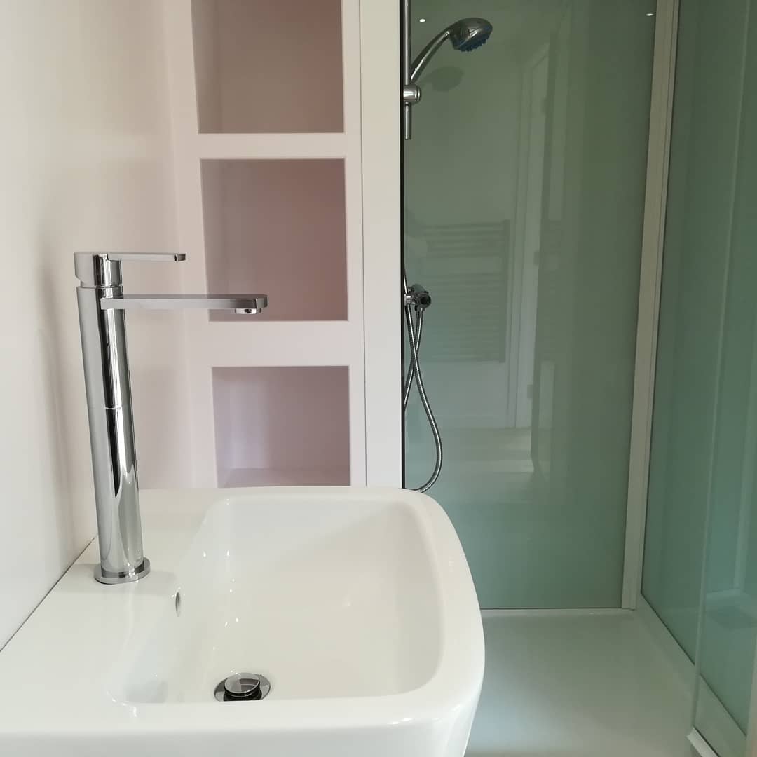 MossDesignPods's tweet image. Thank you to @KinedobySaniflo for a great service and a neat little product. #Flatpacked #shower! No faff and ready to use.
Our site team did a lovely job of the bespoke #towelshelves in the alcove too. Nice work!
...
#gardenroom #glampingpod #ensuite #showerroom #luxurylodge