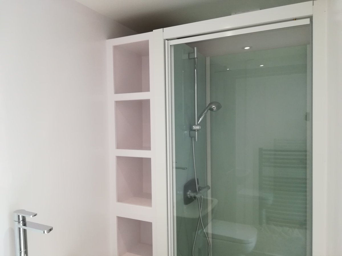 MossDesignPods's tweet image. Thank you to @KinedobySaniflo for a great service and a neat little product. #Flatpacked #shower! No faff and ready to use.
Our site team did a lovely job of the bespoke #towelshelves in the alcove too. Nice work!
...
#gardenroom #glampingpod #ensuite #showerroom #luxurylodge