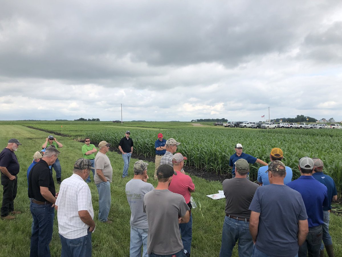 AgPartnersMN's tweet photo. We are at the Le Sueur Answer Plot today with our farmers learning about in season crop management. #learningcoolstuff @WinFieldUnited https://t.co/OaJAYpPhkW