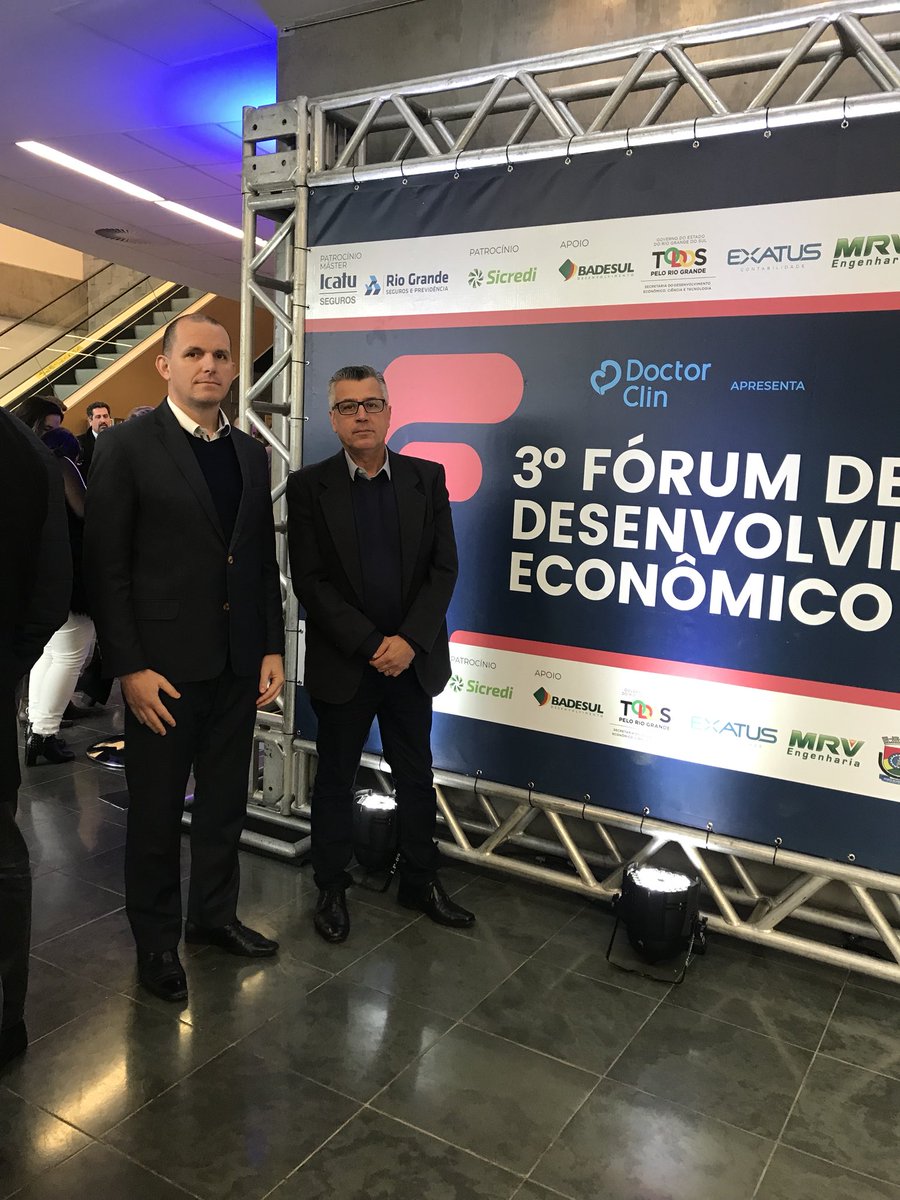 ferremar's tweet photo. 3o. Forum de desenvolvimento econômico no teatro Feevale. Informações estratégicas para geração de valor com tecnologia. Oksi gestão e estratégia. https://t.co/3HaTPC6Sb2