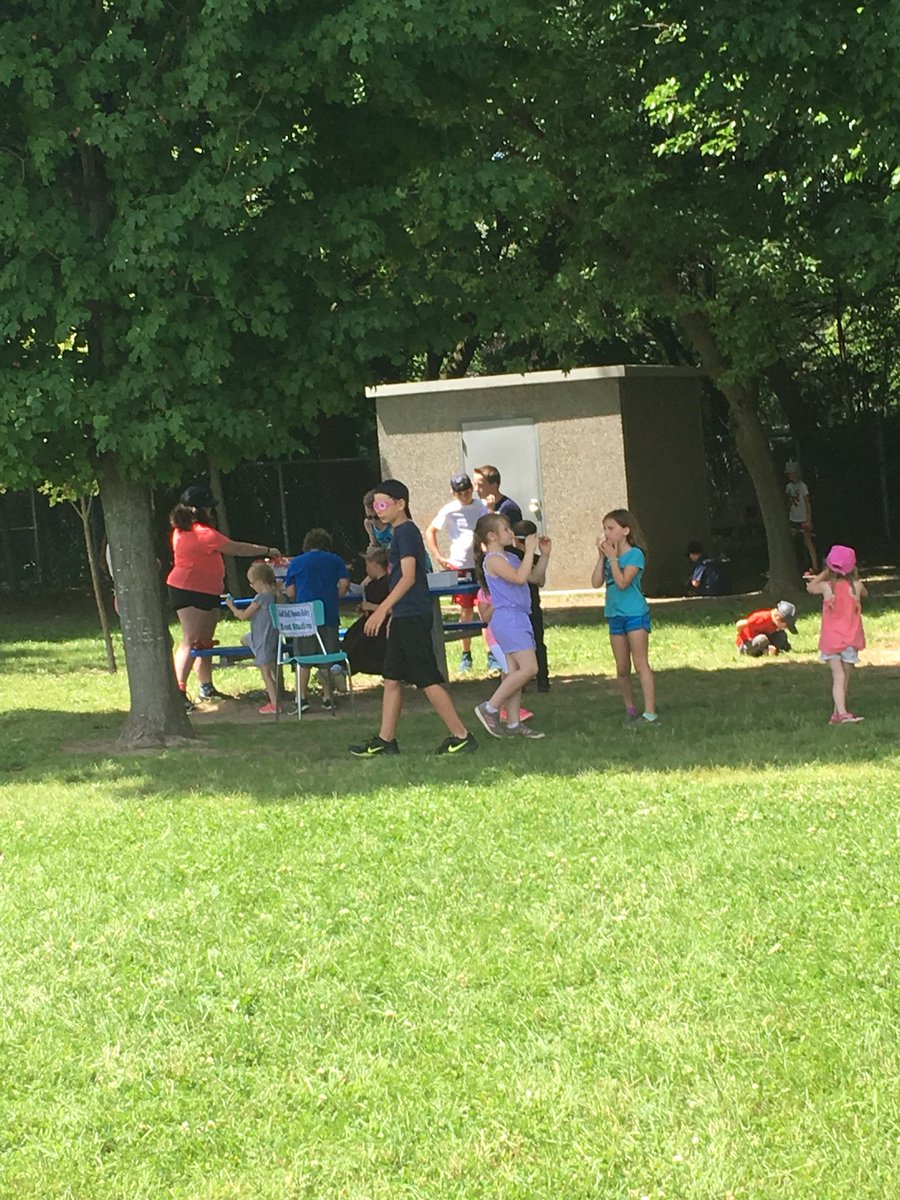 GEDSB_Bulldogs's tweet photo. We are enjoying this beautiful day with our annual Play Day! @GEDSB #bulldogproud #playdayfun https://t.co/HMMHoMvcc6