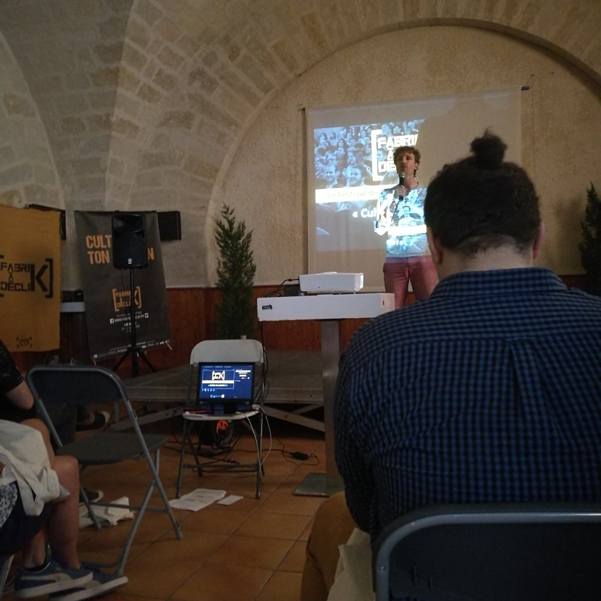 FabriKaDecliK's tweet photo. La soirée d'ouverture a commencée, on est actuellement en direct sur le Facebook live de la FabriK à DecliK !
#Facebooklive #FDK2018 #cultivetonchemin #oim #jeune #young #soireeouverture https://t.co/tW9glHLW3z