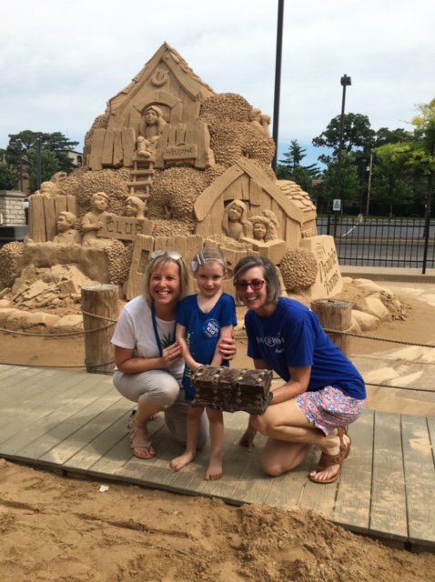 TheMagicHouse's tweet photo. On the last day of Sandcastle Beach, #TheMagicHouse was honored ​to host a special @MakeAWishMO friend as she learned that her wish has been granted to visit the real beach! #MakeAWish #WishRevealed https://t.co/OXLGq1ZQQz