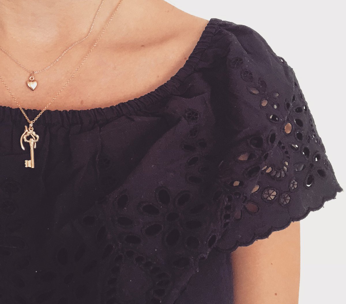 bucklebowpearl's tweet photo. Frills &amp; charms 🗝 I decided to name the little #heart ‘Rowan’ after my beautiful niece who is full of charm and character already. All of these beautiful #charms are available to buy from the link in my bio. #charmnecklace #pendant #goldnecklace #vintagependant #vintage https://t.co/Q2ct18CBaV