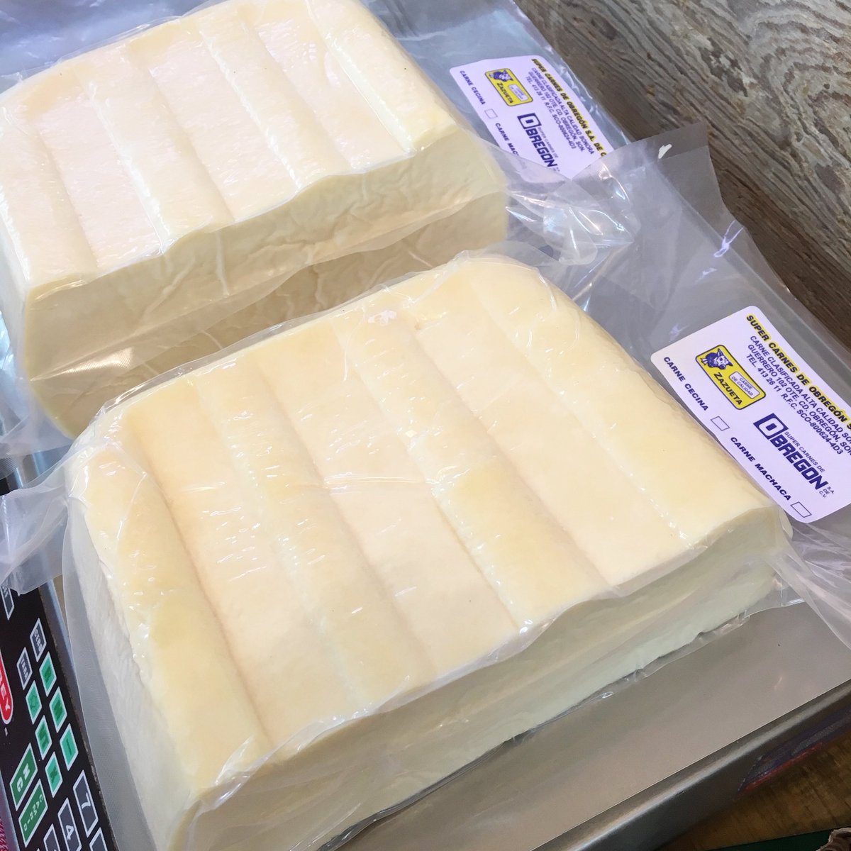 CarnesZazueta's tweet photo. Buenos días ☀️ tenemos el mejor queso de rancho 🐮 #queso #oreado #quesooreado #quesoderancho #cremeriaaceves 👌🏻 #calidadgarantizada #mexico #cajeme #sonora #cdobregon 💪🏻 alto en #proteína https://t.co/4lmbPY0TK4 https://t.co/0RTWdOyNqe