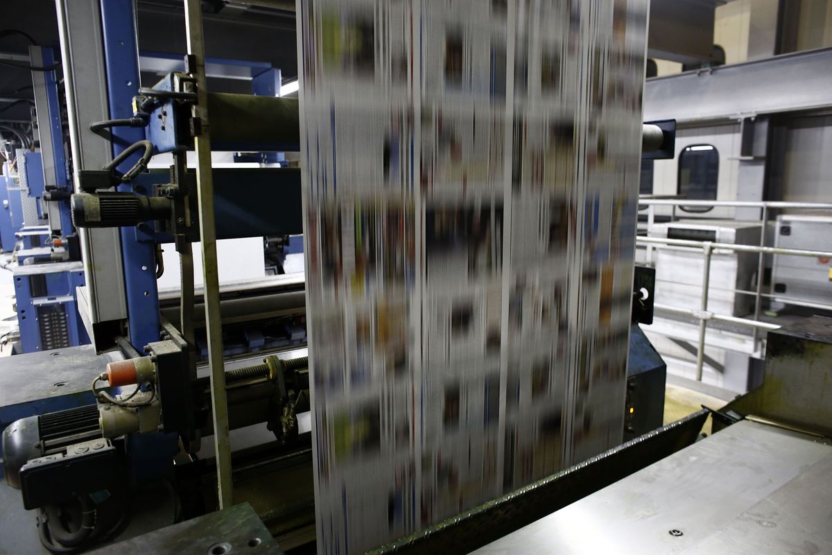 Warren Buffett chooses a new path for newspapers after lamenting decline bloom.bg/2MsF8ye