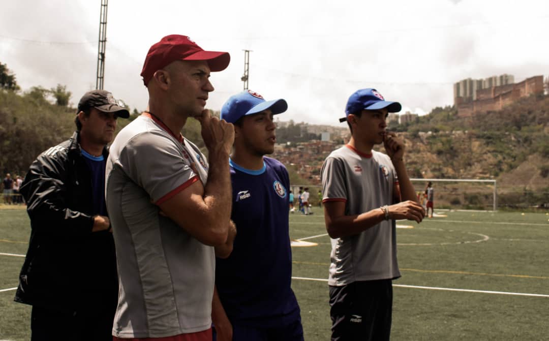 PetareAcademia's tweet photo. #Galeria | Les dejamos algunas postales de nuestros últimos tryouts para la Academia @dvopetareacademia

¡Atentos a nuestras redes sociales porque habrán nuevos anuncios!

📷 @pattyuseche

#CrecemosUNIDOS #DvoPetare #Academia #TalentoFratelsa #Tryout https://t.co/h5YmtpSmvy
